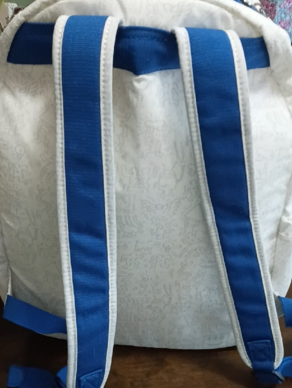 Kipling Backpack NWOT White Men's/ Womens Backpack with Red Graphic - Picture 7 of 13